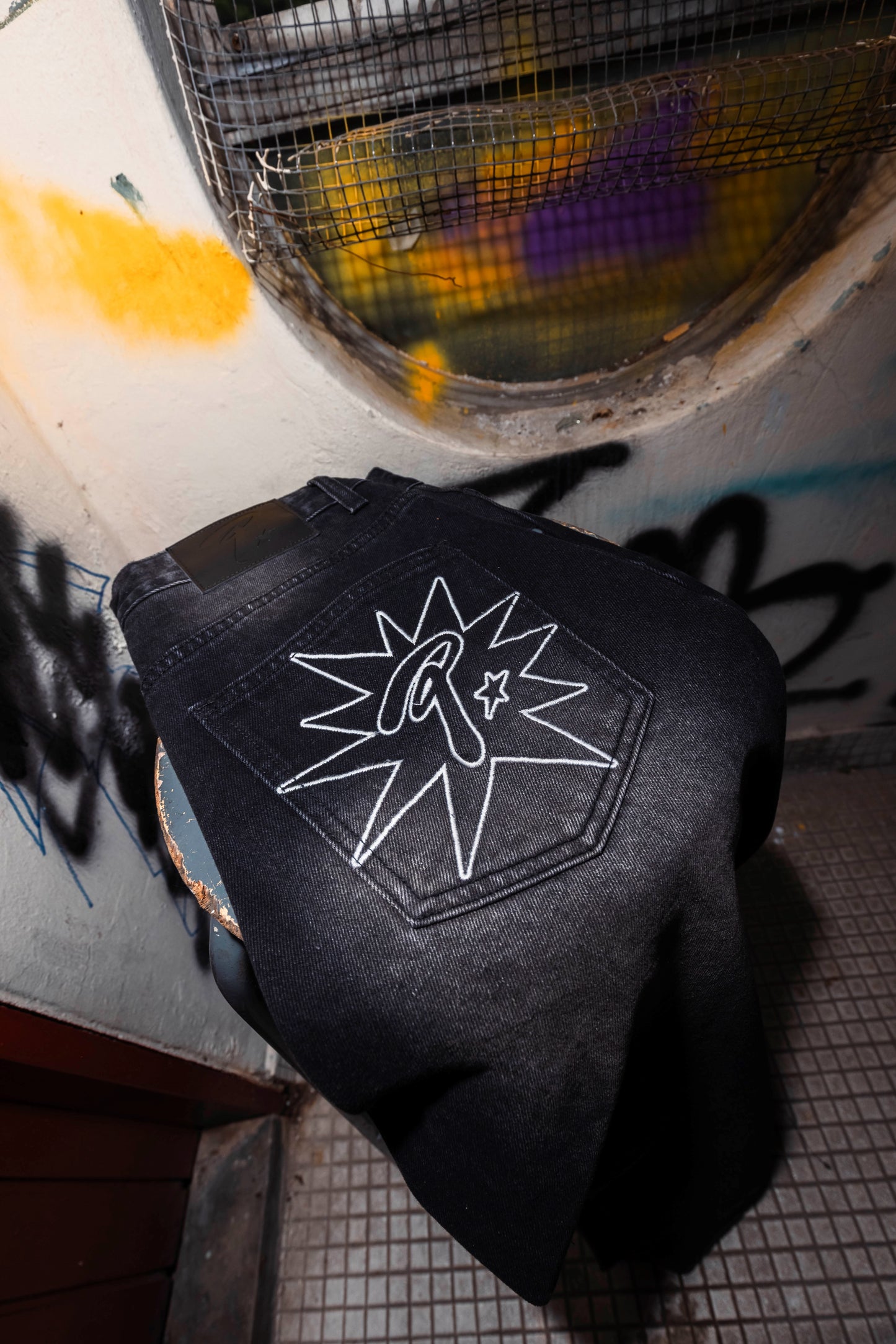 Standout Jeans - Obsidian